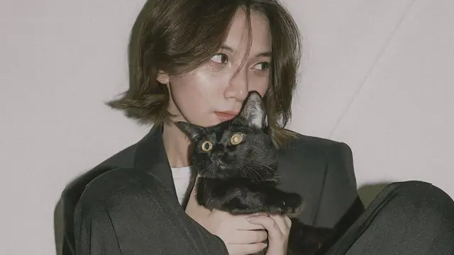 Potret Sheila Dara Main Sama Kucing di Rumah, Berijiwa Introvert