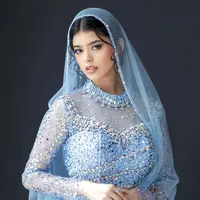 Jharna Bhagwani tampil serba biru saat menjalani serangkaian acara jelang pernikahan. [@jharnabhagwani]