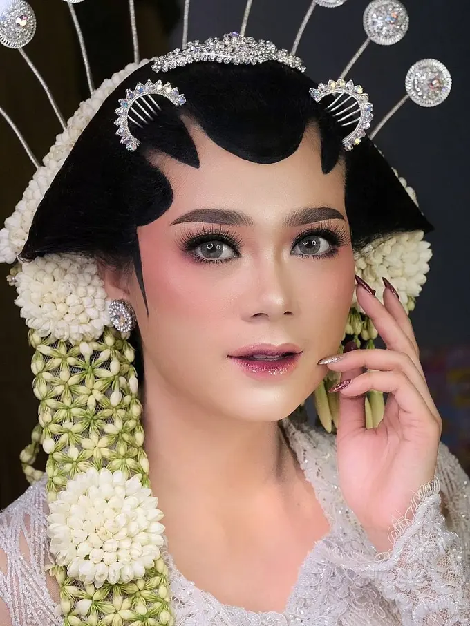 MUA di Blitar Ungkap Ritual Rias Calon Pengantin Jawa, Tidak Keramas Tujuh Hari hingga Menyalakan Dupa