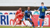 Persib Bandung menaklukan Borneo FC 1-0 berkat gol David da Silva di Stadion Pakansari, Cibinong, Bogor, Kamis (26/1/2023). (Bola.com/Ikhwan Yanuar Harun)
