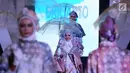 Model membawakan busana pada acara Palembang Fashion Week (PFW) 2019 di Palembang Icon, Sumsel, Minggu (10/3). Pagelaran PFW yang digelar ke enam kalinya menampilkan 10 karya desainer lokal yang mengusung tema URBANATION. (Liputan6.com/Fery Pradolo)