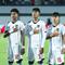 Hingga akhir pertandingan skor tidak berubah, Indonesia U-17 kalah telak tujuh gol tanpa balas dari China. Tampak dalam foto, pemain Timnas Indonesia U-17 jelang bertanding melawan China dalam laga uji coba di Indomilk Arena, Tangerang, Banten, Minggu (8/2/2026). (Bola.com/M Iqbal Ichsan)
