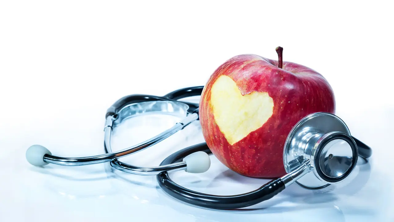 Editor Says: Antara Dokter dan Pengobatan Alternatif