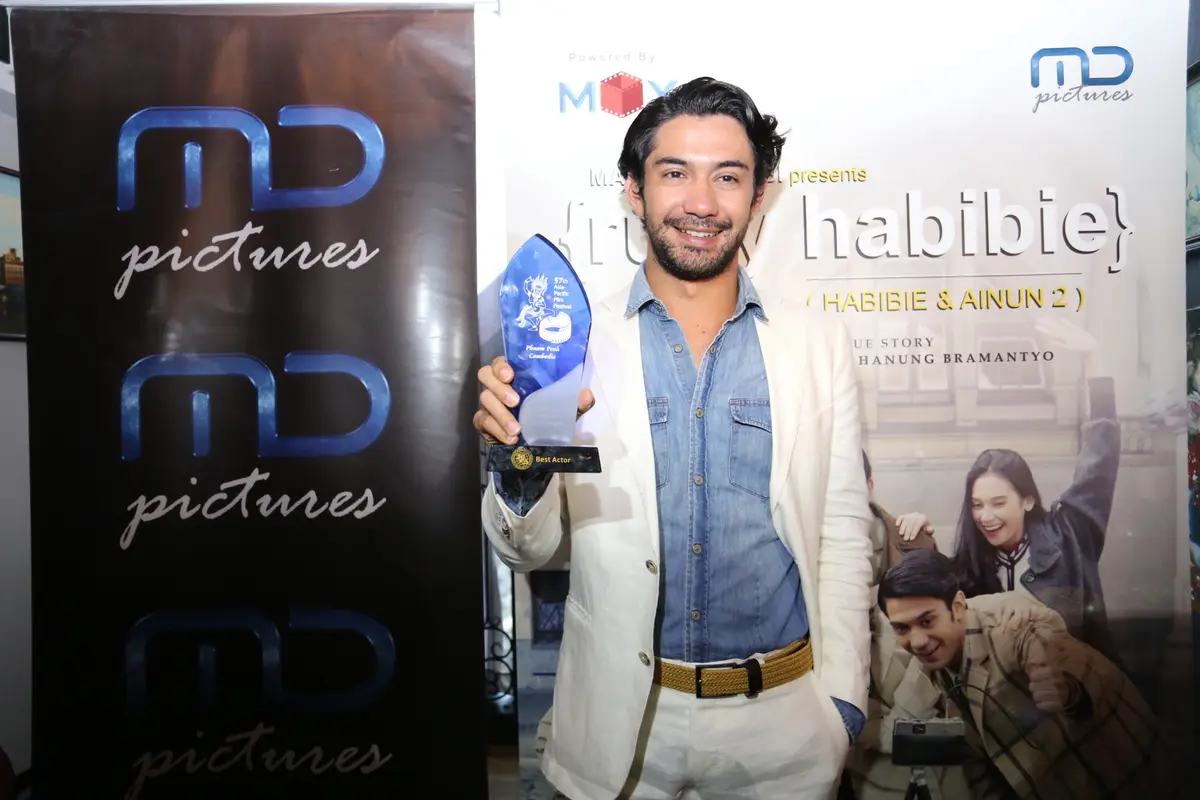 [Bintang] Reza Rahadian dan Habibie