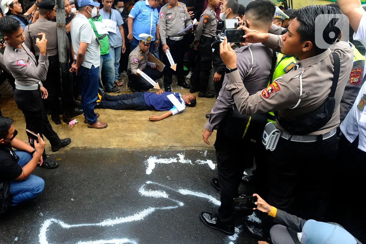 rekontruksi kecelakaan motor mahasiswa UI