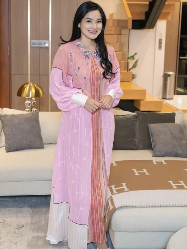 Inspirasi Busana Lebaran dan Halal Bihalal dari Titi Kamal