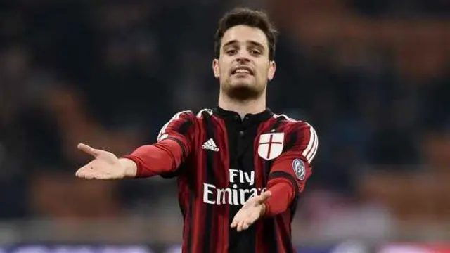 Giacomo Bonaventura trequartista AC Milan mencetak gol indah melalui tendangan bebas yang gagal dijangkau oleh kiper Palermo dalam lanjutan kompetisi Serie A Italia, Minggu (20/9/2015).