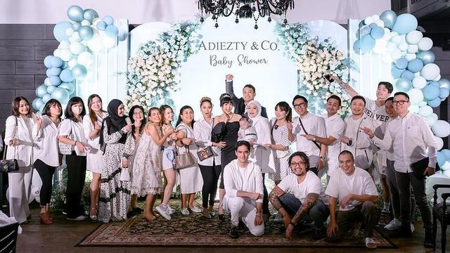 Baby shower Adiezty Fersa. (Foto: Instagram/adieztyfersa)