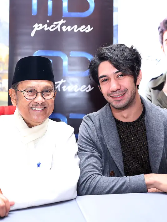 Sosok Rudy Habibie yang akan diangkat ke layar lebar, tetap mempertahankan Reza Rahadian sebagai tokoh Habibie sewaktu muda. (Andy Masela/Bintang.com)