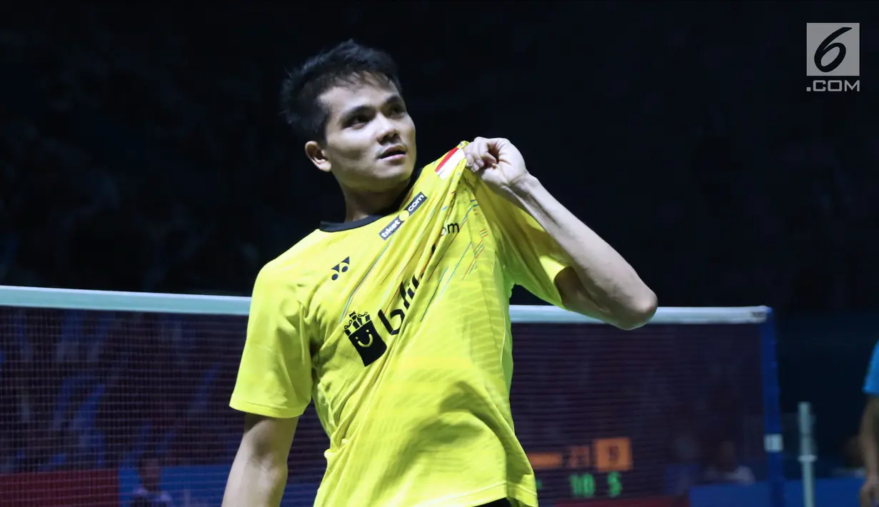 Ganda campuran Indonesia, Ricky Karandasuwardi merayakan kemenangan atas He Jiting/Du Yue (China) pada babak pertama Indonesia Open 2018 di Istora GBK, Jakarta, Selasa (3/7). Ricky/Debby unggul. 17-21, 21-13, 24-22 (Liputan6.com/Helmi Fithriansyah)