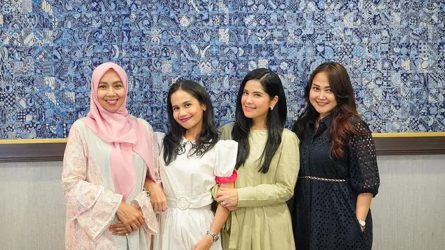 Potret Annisa Pohan saat buka bersama dengan keluarga besar (Sumber: Instagram/@annisayudhoyono)