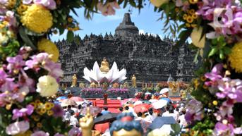 FOTO: Suasana Khidmat Perayaan Tri Suci Waisak di Candi Borobudur