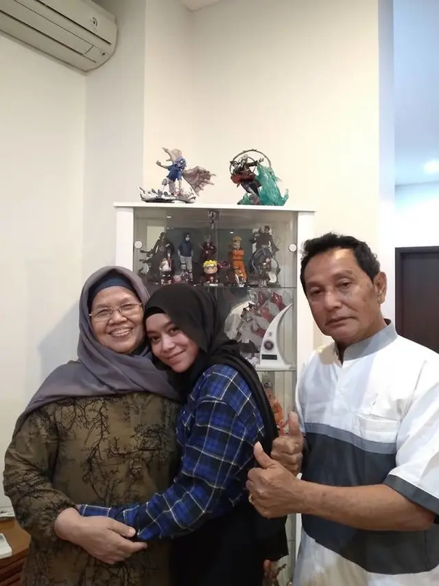 6 Potret Akrab Lesty Kejora Bareng Keluarga Rizky Billar, Dikabarkan Makin Serius