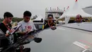 Dewan juri sedang memperhatikan sebuah mobil yang ikut perlombaan kontest modifikasi mobil Automodfest 2014, Jakarta, Minggu (9/11/2014) (Liputan6.com/Andrian M Tunay)