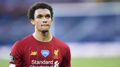 Trent Alexander-Arnold - Talenta muda Liverpool ini terkenal dengan umpan-umpan crossing yang akurat. Bek sayap masa depan Timnas Inggris ini pun tercatat telah mengoleksi 35 assist selama 132 kali selama berseragam The Reds. (Foto: AFP/Peter Powell,pool)