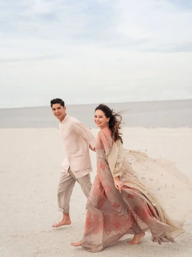 Bak Prewedding, 7 Pemotretan Al Ghazali dan Alyssa Daguise di Pinggir Pantai