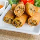 Spring roll renyah bisa menjadi pilihan camilan yang praktis sekaligus menggugah selera untuk disajikan saat pesta atau acara kumpul bersama keluarga. (doc.Freepik/suksao)