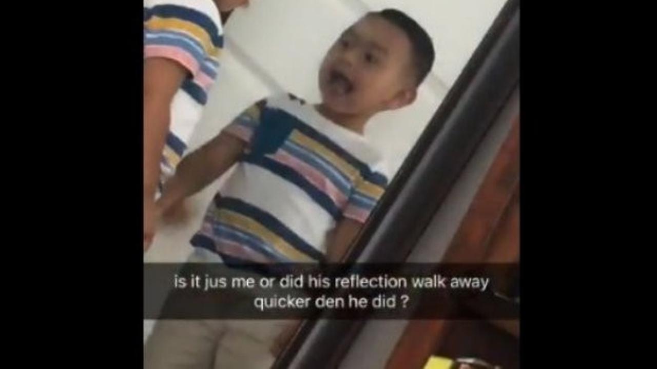 bayangan bocah di cermin bergerak lebih cepat (foto: Twitter/@satxjolyn )