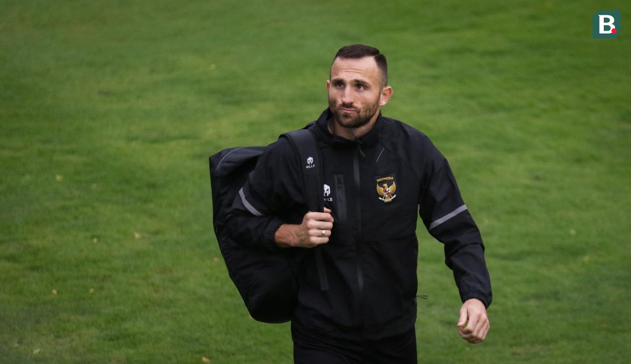 Pemain Timnas Indonesia, Ilija Spasojevic kembali mendatangi tempat latihan untuk persiapan menjelang laga leg pertama semifinal Piala AFF 2022 menghadapi Vietnam di Lapangan A, Kompleks Gelora Bung Karno, Jakarta, Rabu (04/01/2023). (Bola.com/Bagaskara Lazuardi)