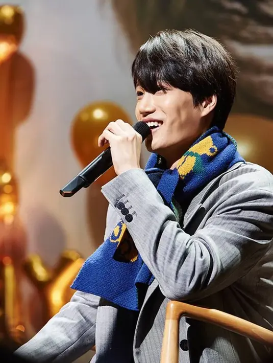 "Kalian tak bleh mengambil foto dengan aplikasi kamera dasar. Video juga tak boleh. Kalian boleh mengambil gambar dengan aplikasi kamera tambahan," ujar Kai. (Foto: instagram.com/exohearted)