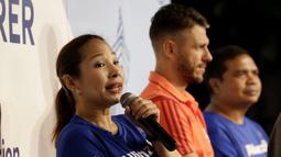 Chief Marketing Allianz Indonesia, Karin Zulkarnaen, memberikan penjelasan saat jumpa pers di Jakarta, Senin (24/6/2019). Delapan anak Indonesia terpilih untuk mengikuti Allianz Explorer Camp 2019 di Jerman dan Singapura. (Bola.com/M Iqbal Ichsan)