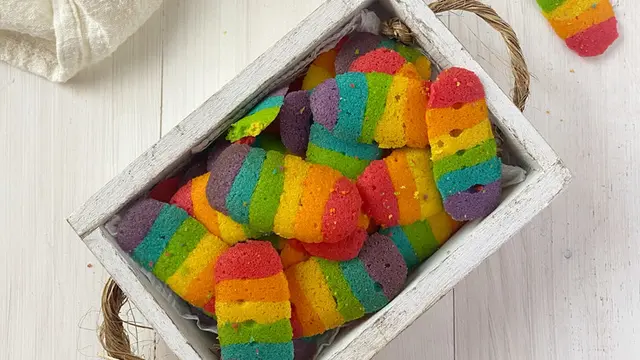 kue lidah kucing pelangi