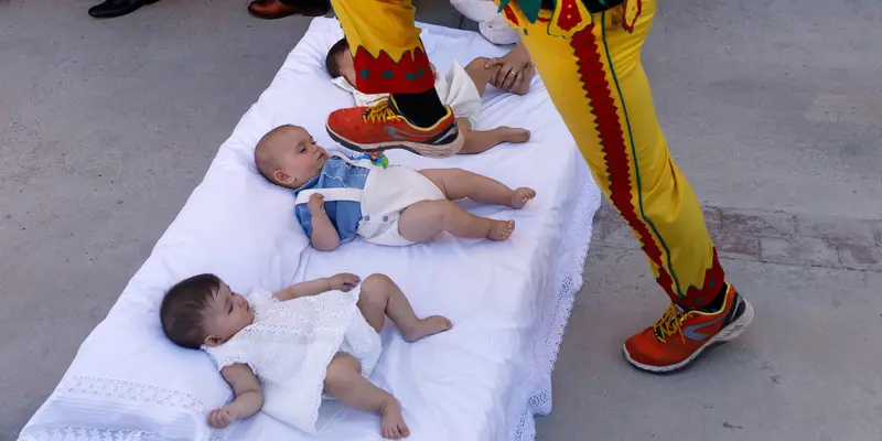 20170618-Festival Melompati Bayi di Spanyol-AFP