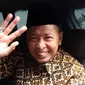 Mantan Ketum PPP Hamzah Haz juga terlihat mendatangi gedung KPK, Jakarta, Senin (27/4/2015). Mantan wapres RI itu mengaku kedatangannya untuk menjenguk mantan Ketum PPP, Suryadharma Ali (SDA). (Liputan6.com/Helmi Afandi)