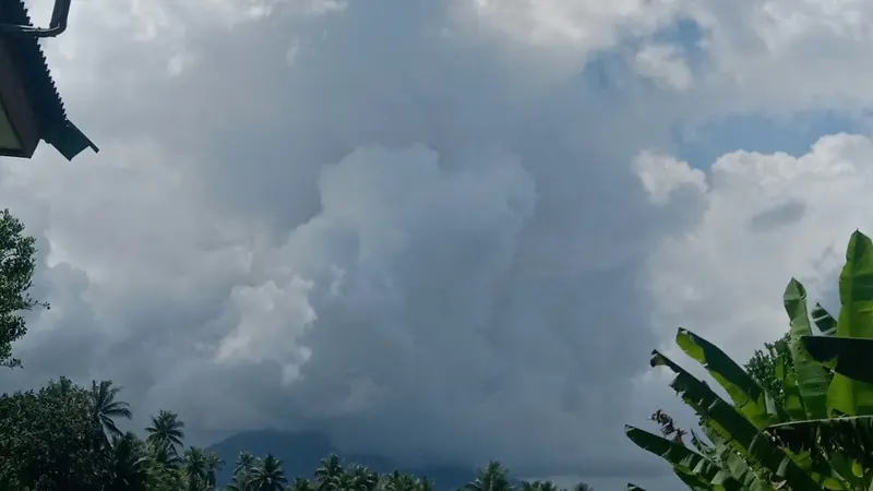 Siaga Level III, Ini Dia Catatan Letusan Gunung Ibu dari Tahun Ke Tahun