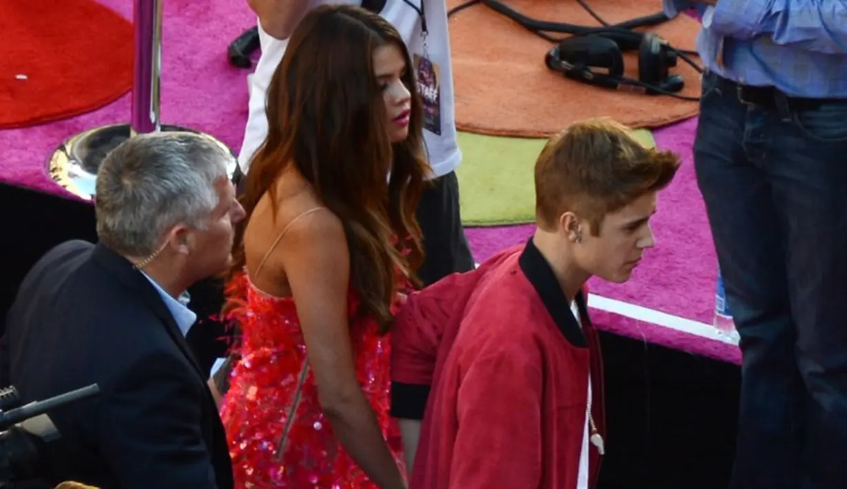Meski keluarga Justin Bieber sudah bisa menerima Selena Gomez, sepertinya keluarga Selena masih membutuhkan waktu untuk kembali menerima keputusan pelantun lagu Hands to My Self itu. (ROBYN BECK  AFP)