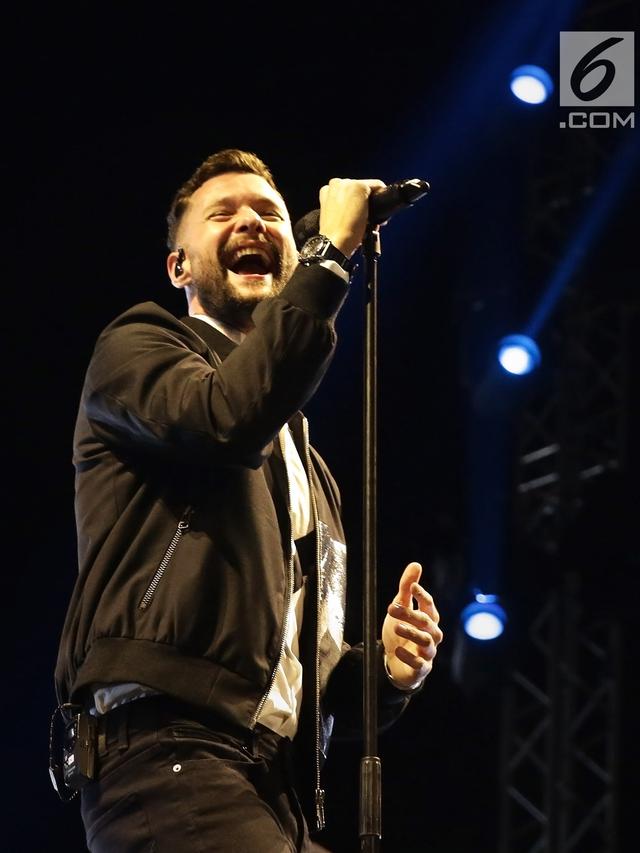 Calum Scott dan Danilla Riyadi Pukau Penggemar di Prambanan Jazz 2019