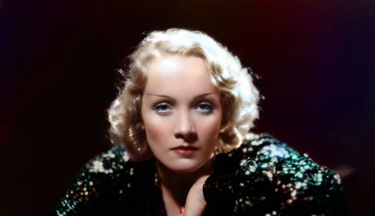 Ia menghibur setengah juta tentara sekutu dan tahanan perang yang berada di Afrika Utara dan Eropa bagian barat. (Color by Klimbim - WordPress.com)