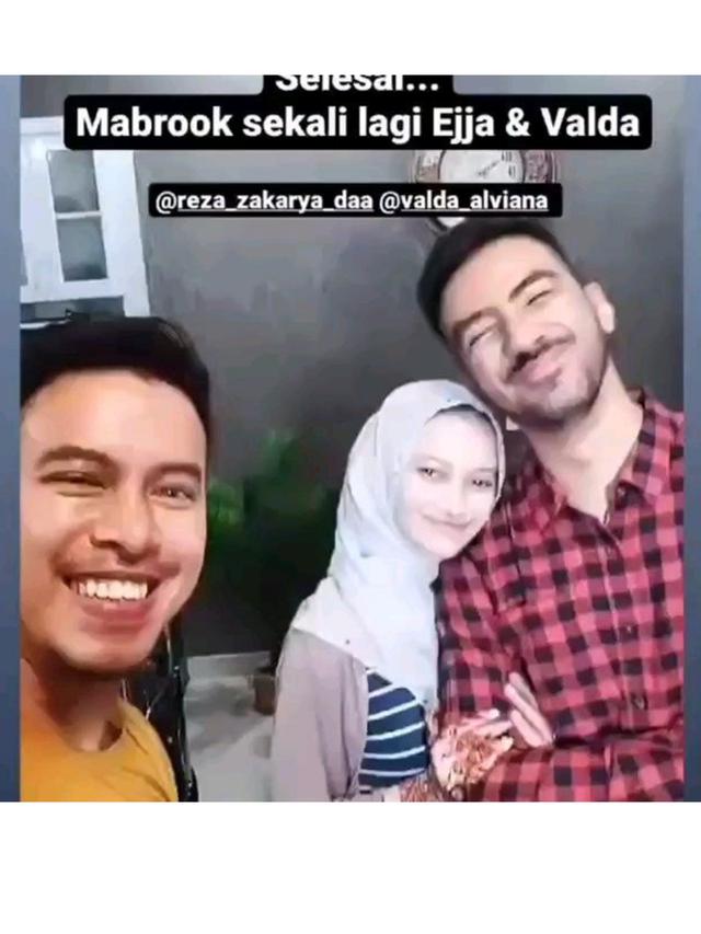 5 Potret Terbaru Reza D'Academy dan Istri Usai Menikah, Makin Romantis