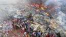 Pasar pakaian Bangabazar merupakan salah satu pasar terbesar di negara ini, memiliki toko pakaian yang dibangun dari timah dan kayu dalam struktur labirinnya. (AFP Photo)