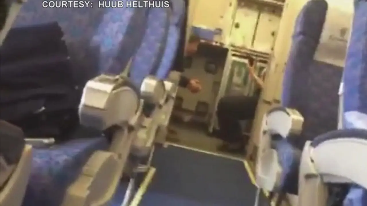 Video Pembajakan di Dalam Egypt Air, Penumpang-Pramugari Selfie