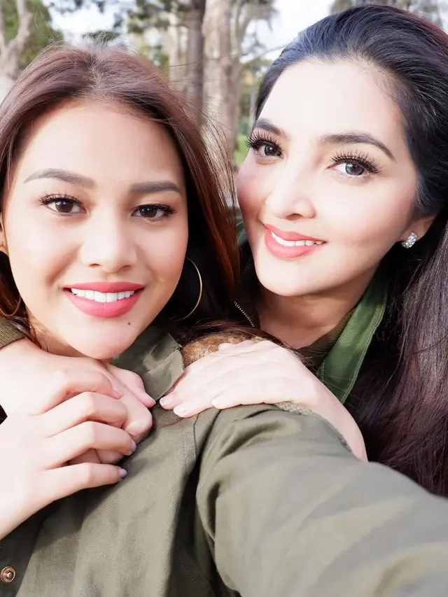 [Bintang] Aurel Hermansyah dan Ashanty