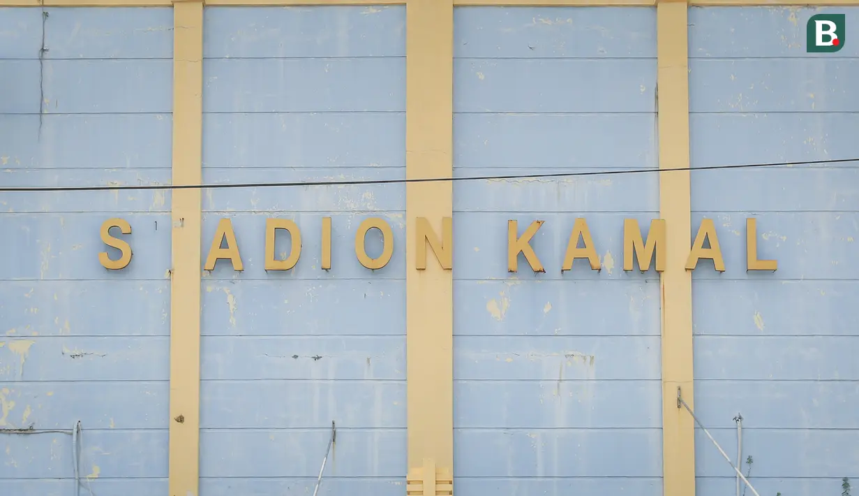 Memori tentang Persitara Jakarta Utara memang selalu terkenang bagi masyarakat setempat. Bahkan ada yang berkata bahwa Laskar Si Pitung tak pernah kalah di stadion tersebut. (Bola.com/Bagaskara Lazuardi)