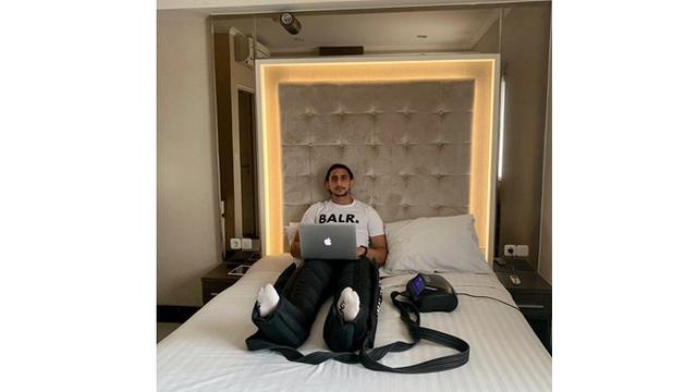 5 Gaya Mahmoud Eid Saat di Rumah Saja, Tetap Latihan