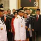 Anies Baswedan dan Sandiaga Uno saat disumpah pada pelantikan Gubernur dan Wakil Gubernur DKI Jakarta periode 2017-2022 di Istana Negara, Jakarta, Senin (16/10). (Liputan6.com/Angga Yuniar)