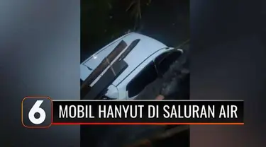 Rekaman video sebuah mobil jenis city car ini hanyut hingga ratusan meter usai terperosok di saluran air selebar 4 meter di Bekasi.