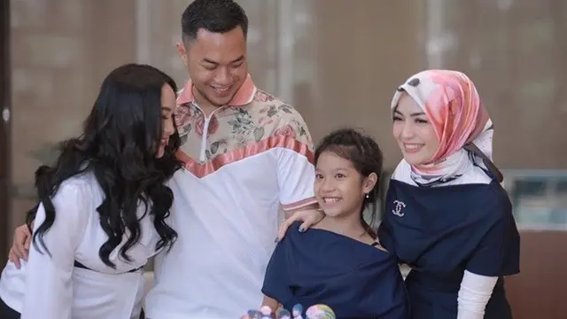 7 Potret Akrab Zaskia Gotik dan Imel PC di Ultah Anak, Curi Perhatian