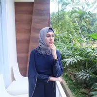 Belakangan ini nama Kartika Putri menjadi pusat perbincangan publik. Lantaran wanita kelahiran 20 Januari 1991 ini memutuskan untuk berhijab. (Foto: instagram.com/kartikaputriworld)