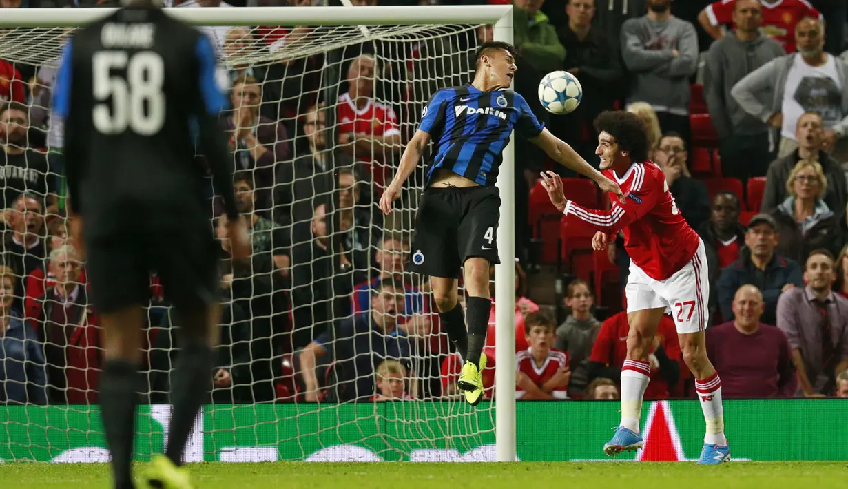 Inilah saat Marouane Fellaini mencetak gol ketiga MU. (Action Images via Reuters/Jason Cairnduff)