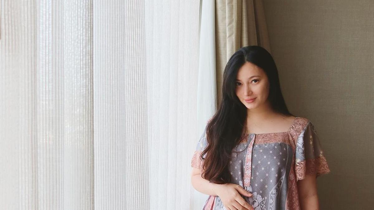 5 Gaya OOTD ala Asmirandah yang Kasual tapi Tetap Stylish, Bisa Jadi Inspirasi