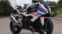 Sepeda motor asal China kini mengkloning persis moge BMW S1000RR (Instagram Sigma Motorsport Pakistan)