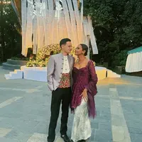 Amanda Khairunnisa adik Maudy Ayunda Kondangan Sampai ke Nepal Bersama Suami. [@akhairunnisa]