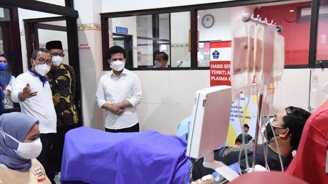 Emil mengajak warga sidoarjo donor darah plasma konvalensen. (Dian Kurniawan/Liputan6.com)