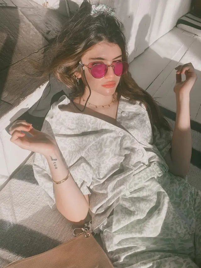 Agatha Valerie (https://www.instagram.com/p/CE6TPuMFDqT/)