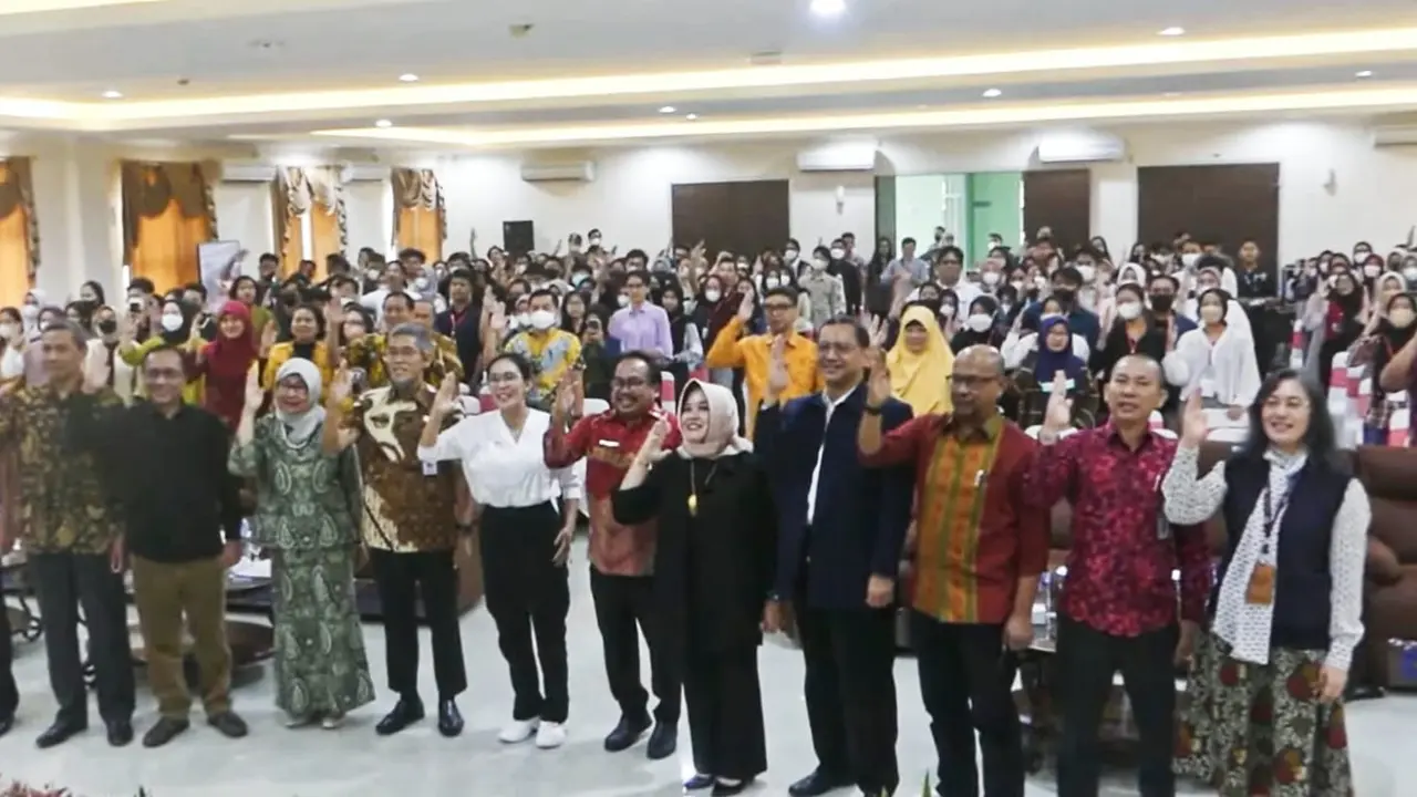 Anggota Komisi VI DPR RI Rieke Diah Pitaloka menjadi salah satu narasumber dalam Dialog Kebangsaan Pembinaan Ideologi Pancasila, digelar di Universitas Diponegoro (Undip) Semarang.