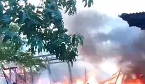 Kebakaran Hebat Landa Permukiman Padat Penduduk di Situbondo